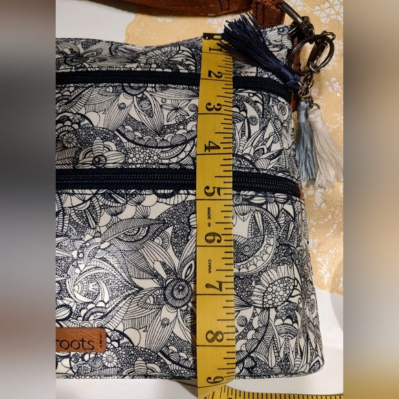 SAKROOTS Navy Spirit Desert 2 Artist Circle Crossbody Bag. New. - Picture 6 of 15